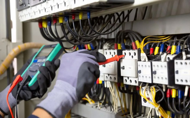 Servicios de Herrería, Electricidad y Tablayeso para la Construcción e Industria.